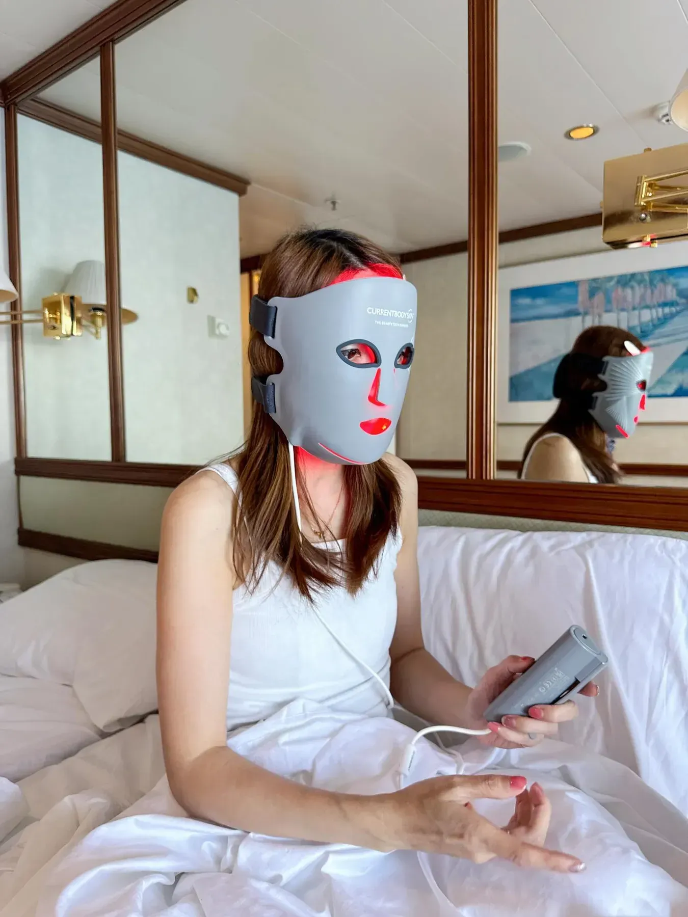 23983292079025 Світлодіодна маска CurrentBody Skin LED Multi Light Therapy Face Mask - Зображення 1
